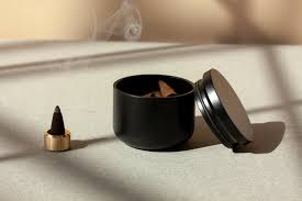 Craighill Press Vessel / for valuable jewels, spices, medicine.